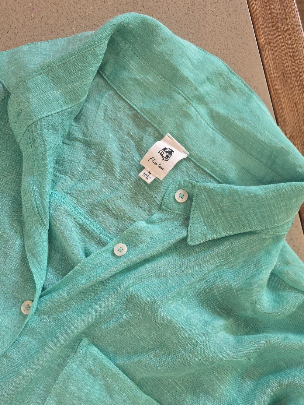 Light Teal Button-Down Linen Shirt with Classic Collar